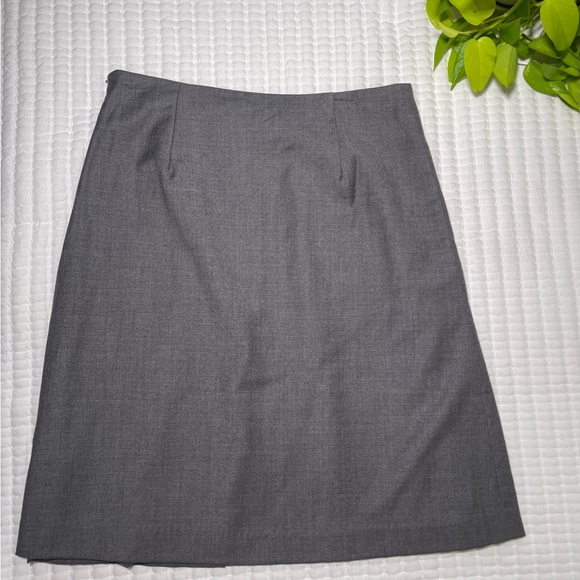 Banana Republic Front Pleated Skirt 6 - Picture 2 of 6